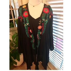Umgee Size M/L embroidered floral kimono. 🌺